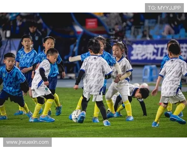 与足球明星同框留影的难忘瞬间与梦想追逐之旅 与足球明星同框留影的难忘瞬间与梦想追逐之旅