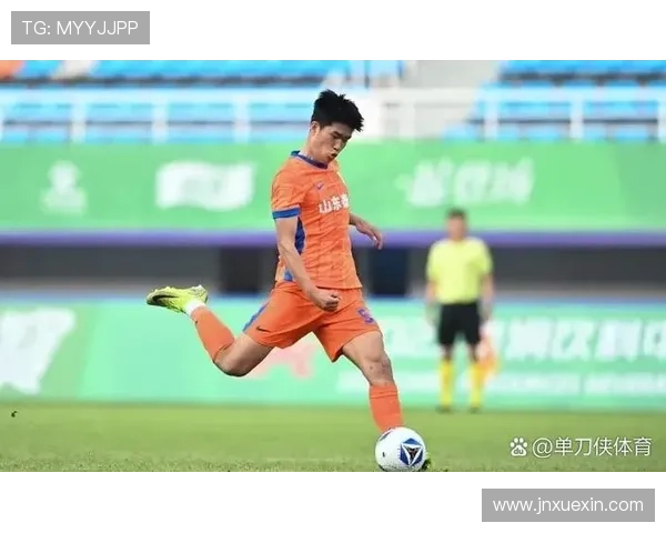 上海足球队的速度变革引发热议新战术与年轻球员的崛起 上海足球队的速度变革引发热议新战术与年轻球员的崛起