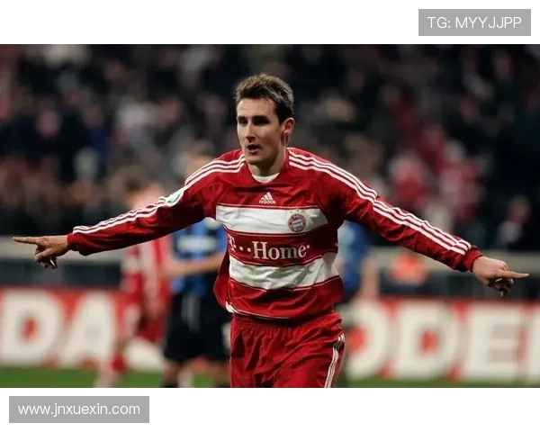 克洛泽足球明星壁纸尽显传奇风采与激情瞬间的完美结合 克洛泽足球明星壁纸尽显传奇风采与激情瞬间的完美结合