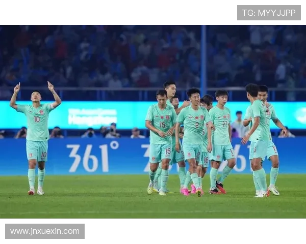 全国锦标赛回顾：杭州足球队展现出色耐力与团队精神的精彩表现